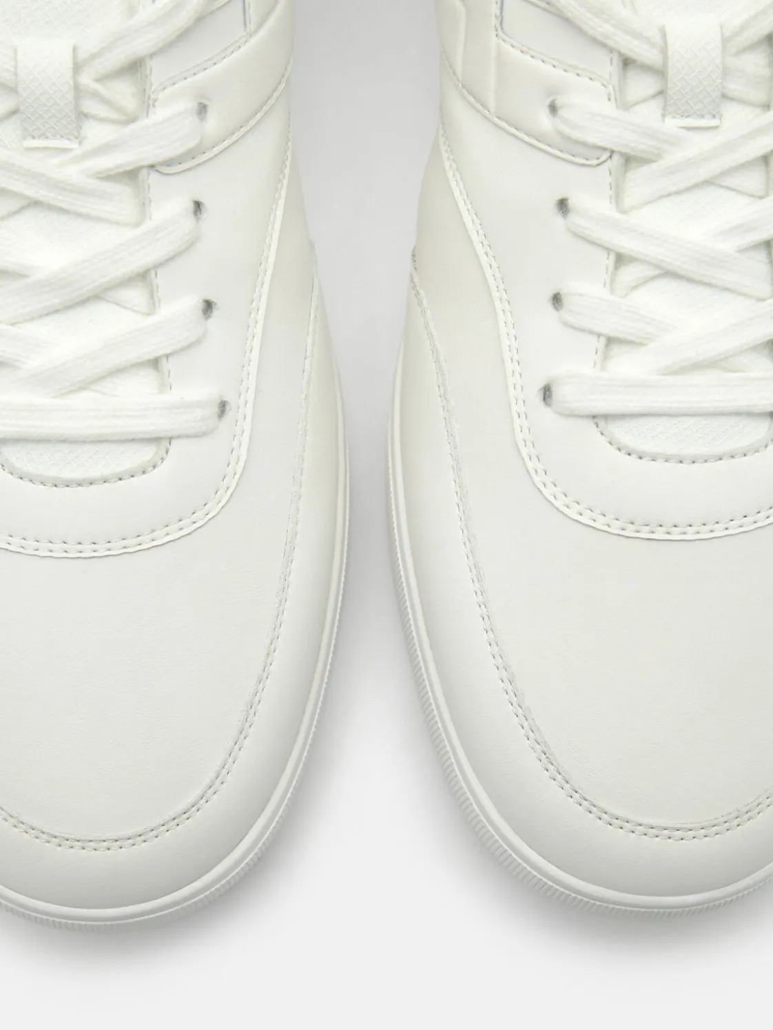 Fleet Sneakers - White