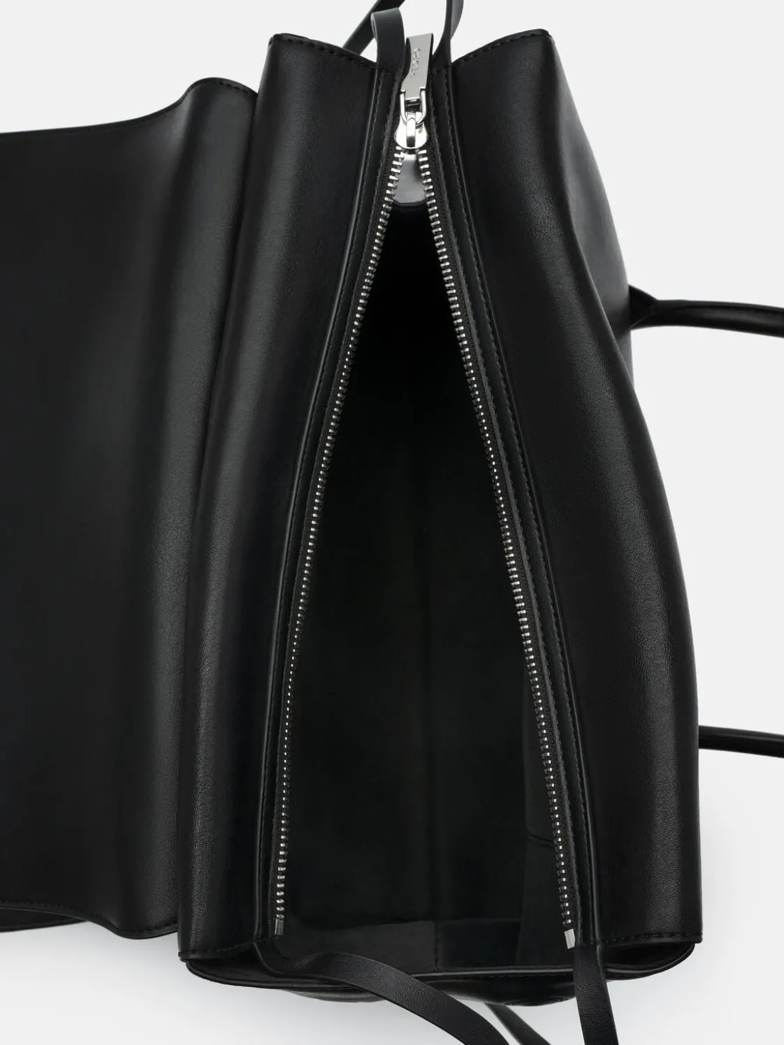 Hitch Handbag - Black