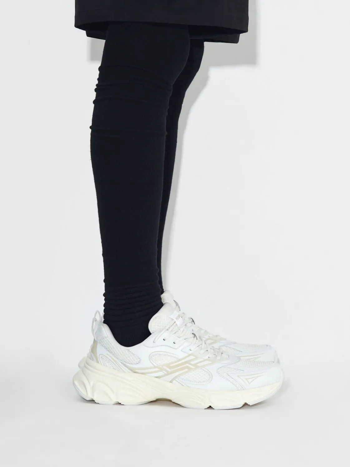 Novo Cyclone Sneakers - White