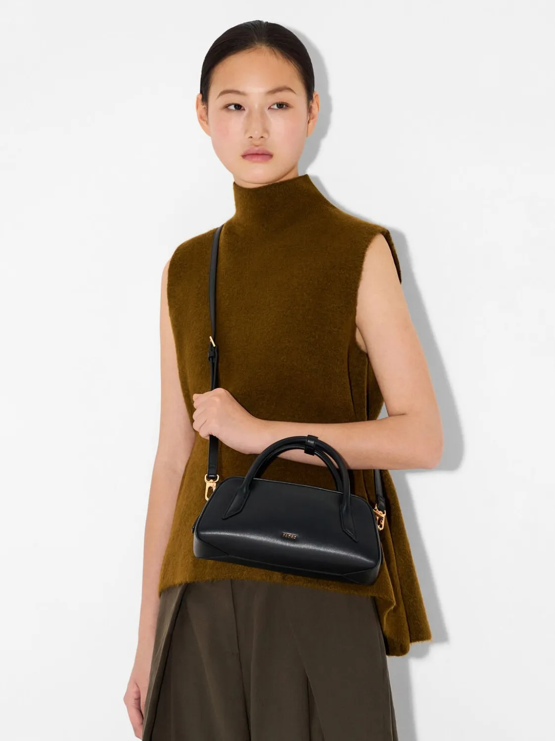 Serif Handbag - Black